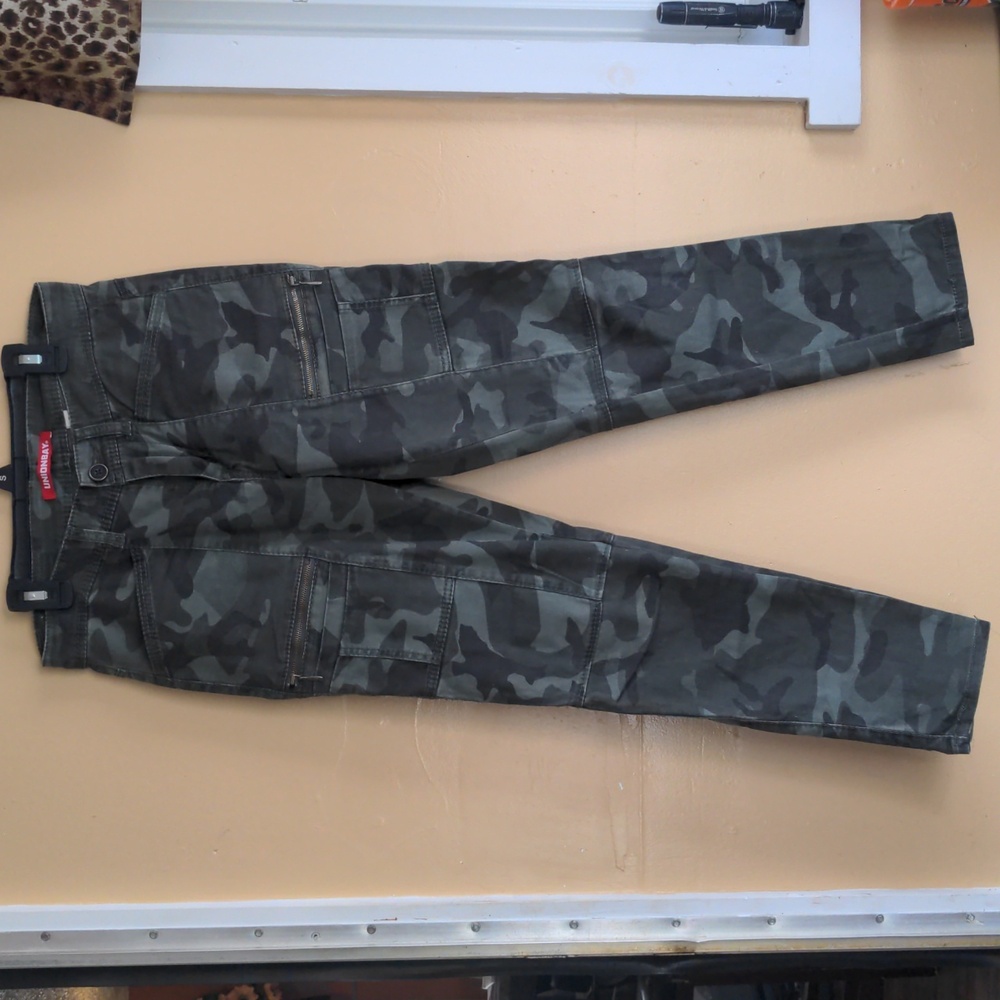 EUC UNION CAMO PANTS